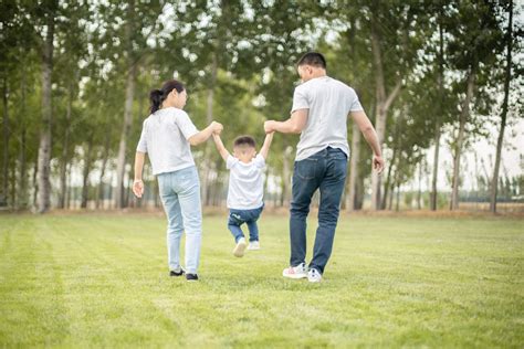 夫妻之家|对于3口之家，周末如何过2人世界？